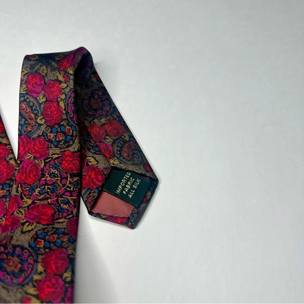 Luxury SAKS FIFTH AVENUE Exclusive Bold Red & Tan Floral All Silk Classic Tie